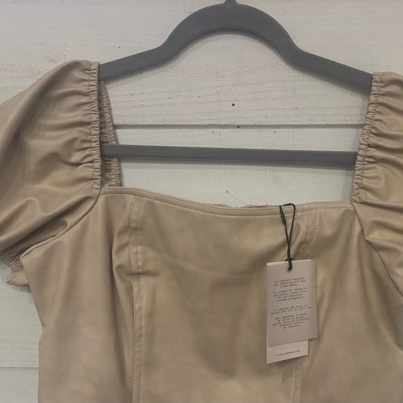 7 For All Mankind NWT Faux
Leather Crop Top Size Medium - Picture 16 of 16
